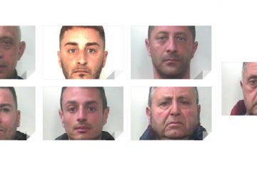 Operazione dei carabinieri: arrestati in 7 per estorsione. Sotto scacco le farmacie di Mascalucia FOTO