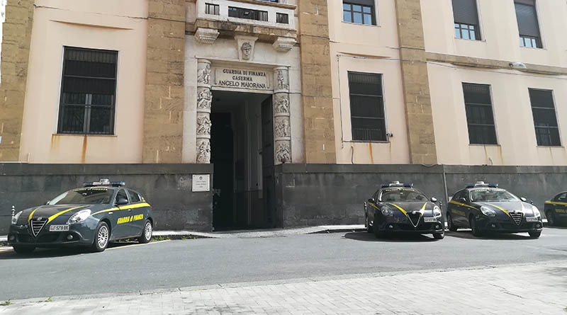 Catania, sequestrate scarpe ed etichette contraffatte. Tre denunciati