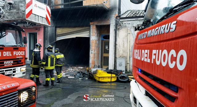 Randazzo, paura in via Fallico per un incendio FOTO