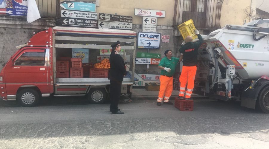Giarre, blitz contro gli ambulanti di Trepunti e viale Libertà. Sequestri e merce al macero