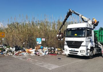 Mascali, contrasto alle discariche: interventi lungo la parallela