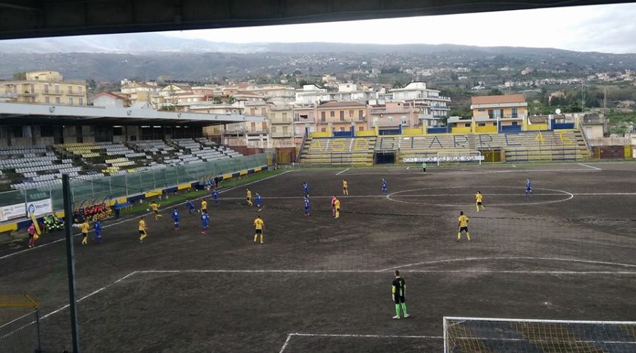 Giarre 6-1 Città di Ragusa. Vittoria contro i baby iblei. Contestazione dei tifosi