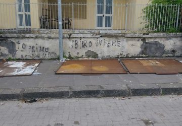 Giarre, piazza San Camillo avvolta nel degrado