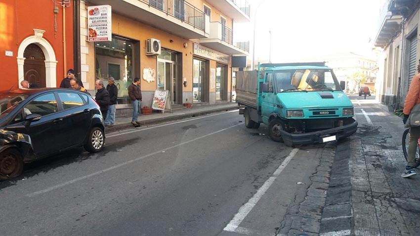 Mascali, incidente sulla Orientale Sicula. Traffico rallentato