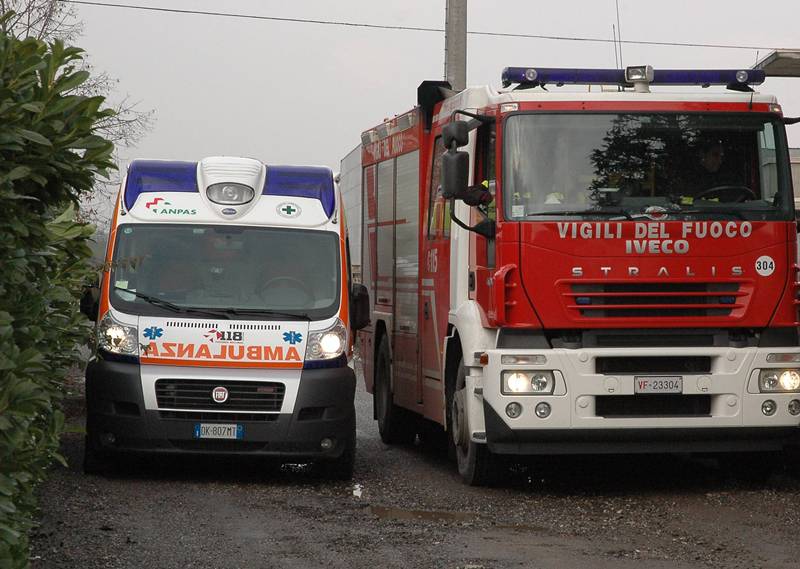 A18, auto si ribalta nel tratto tra Giarre e Acireale. Intervento dei Vigili del fuoco