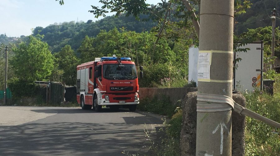 Giarre, principio di incendio in via Damasco