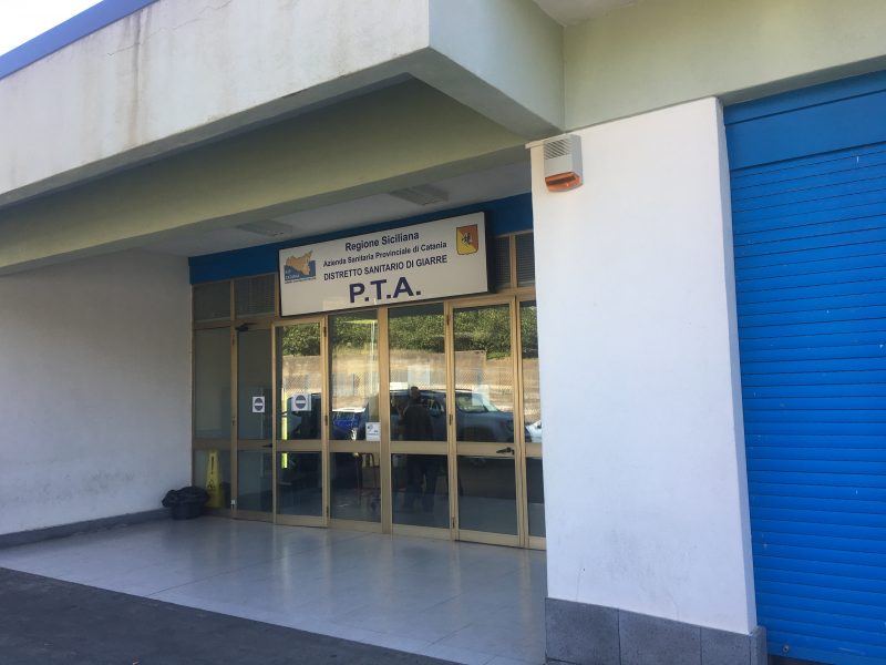 Ospedale Giarre, Giammanco evita la stampa e incontra sindaco in Comune: “Nessuna volontà di smantellare”