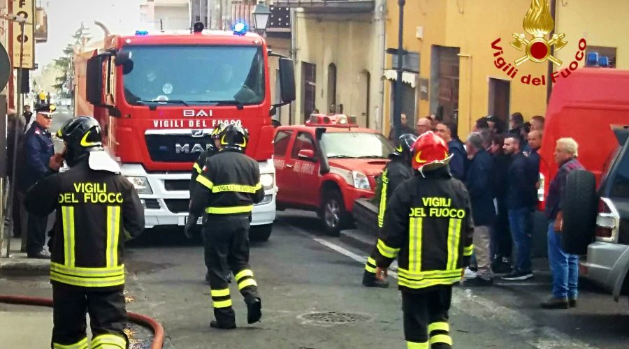 Nicolosi, divampa incendio nel ristorante del market Decò: intervento dei Vigili del fuoco