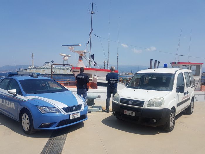 Tenta di rubare peschereccio: arrestato 20enne di Catania