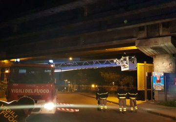Giarre, intervento dei vigili del fuoco nel sottoponte A18 per crollo calcinacci