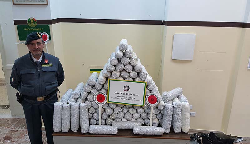 Arrestato corriere della droga. Sequestrati oltre di 56 chili di “marijuana” VIDEO