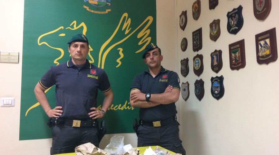 Catania, beccati con mezzo kg di cocaina: tre arresti