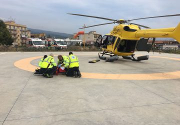 Giarre, accusa malore al supermercato e si accascia a terra. Intervento dell'elisoccorso