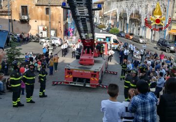 Pedara,  omaggio floreale dei Vigili del fuoco a S.Antonio Abate