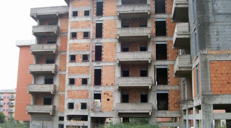 Ripartono i cantieri in Sicilia, nell’elenco c’è il restauro degli alloggi di via Trieste a Giarre