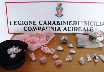 Acireale, preparava in casa le dosi di &ldquo;fumo&rdquo; da spacciare: in manette 24enne