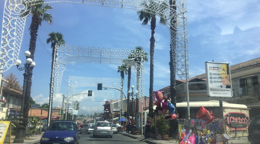 Festa patronale di Santa Maria la Strada: il palco “prestato” gratuitamente dal Comune di Mascali. Il Comitato aggira la cauzione da versare a Giarre