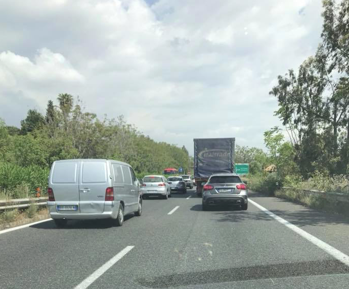 A18, lunghe file nel tratto Catania-Acireale, direzione Messina, per cantieri lavori