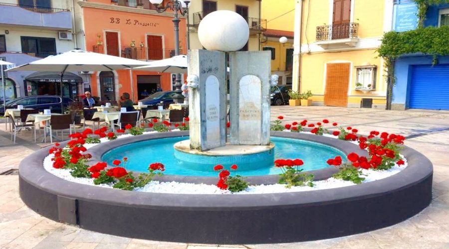 Giardini Naxos: il quartiere San Giovanni si riappropria della sua artistica fontana