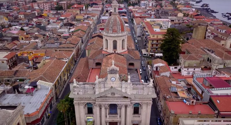 Riposto, via libera alla tassa di soggiorno. Il sindaco Caragliano: “atto coerente con la vocazione turistica”