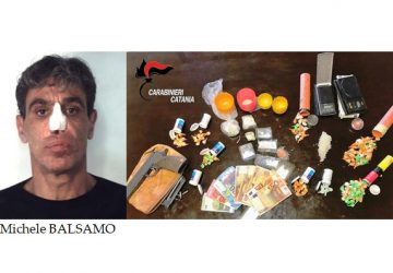 Catania, utilizzava come base di spaccio una vecchia auto. Trovata anche una pistola carica