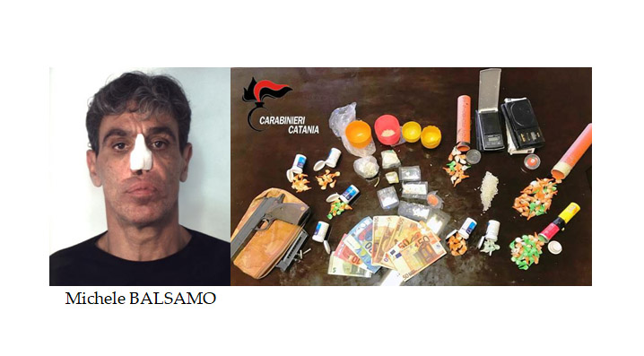Catania, utilizzava come base di spaccio una vecchia auto. Trovata anche una pistola carica