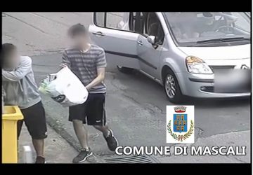 Mascali, telecamere del Comune beccano gli "sporcaccioni". Pioggia di multe VIDEO