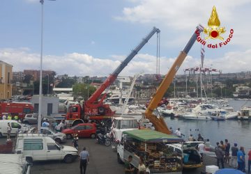 Catania, auto finisce in mare a Ognina. Intervento dei Sommozzatori dei VF