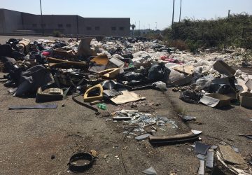 Giarre, la Zona Artigianale ridotta ad un immondezzaio senza regole e vigilanza