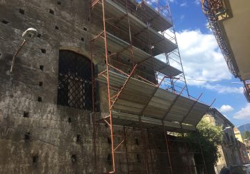 Giarre, ecco i ponteggi nella chiesa del Convento. Il parroco: &ldquo;riapriamo la chiesa&rdquo;