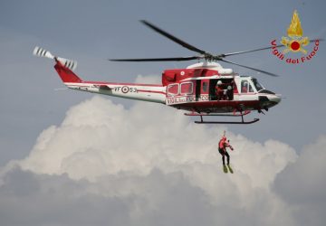Catania, tragedia alla Plaia: annegata una giovane donna. Disperso un 16enne fratello della vittima