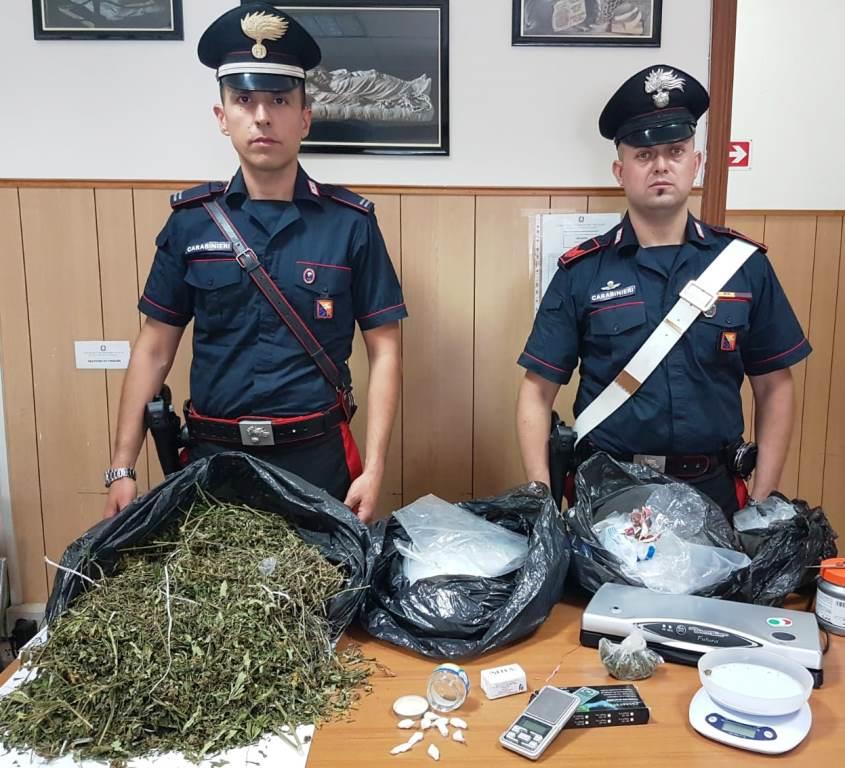 Aci Catena, tra garage e camera da letto nascondeva oltre 1,5 Kg di droga