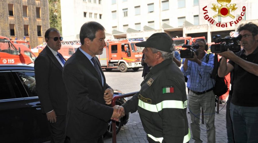 Catania, il Governatore Nello Musumeci in visita al Comando provinciale dei Vigili del fuoco