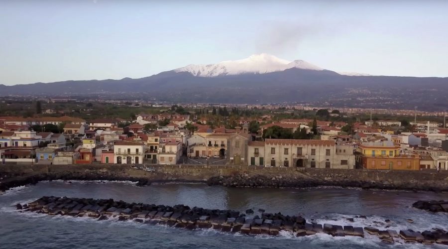 Torre Archirafi, torna l’isola pedonale nel borgo marinaro