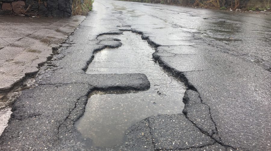 Giarre, via Ungaretti: percorso di guerra. Tratti impraticabili in via Carolina e corso Messina