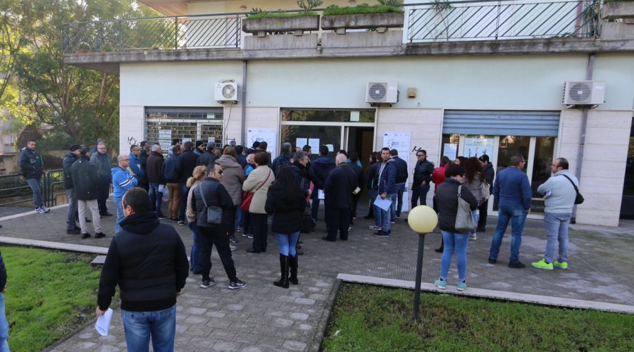 Giarre, Centro per l’Impiego: lunghe file e tanti disagi