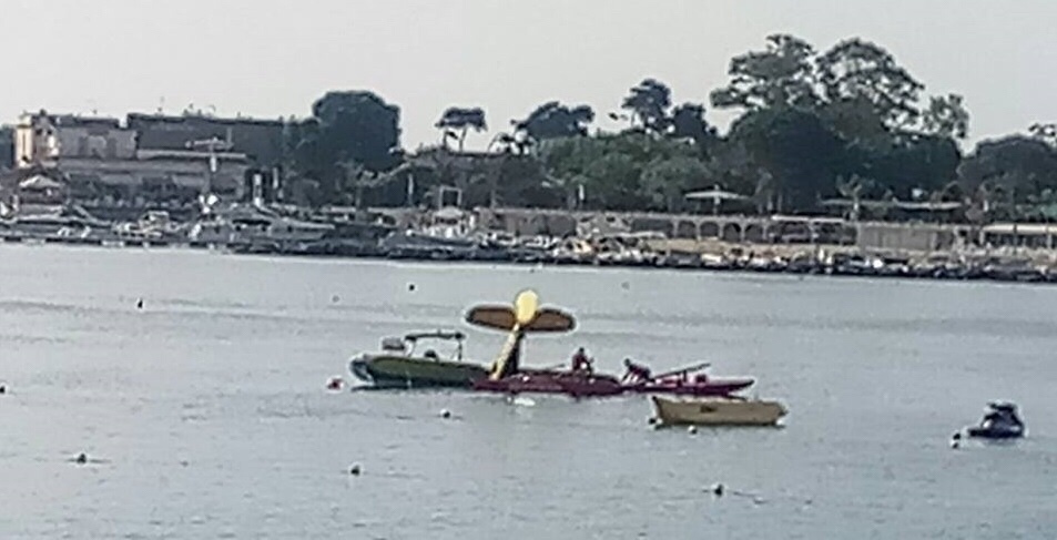 Giardini, biplano cade in mare. Nessun ferito