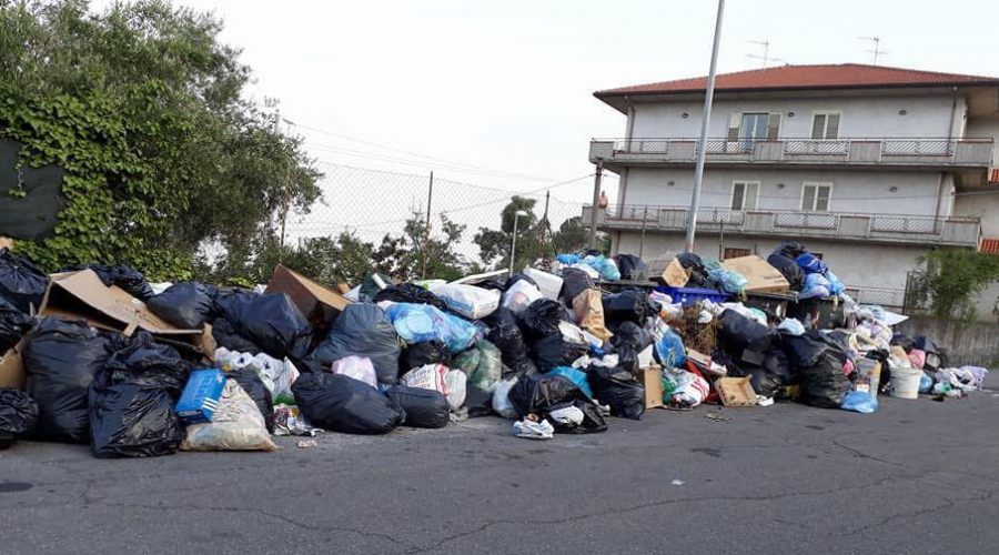 Mascali: in Consiglio, oltre al caso “ammanco”, si dibatte sull’emergenza rifiuti