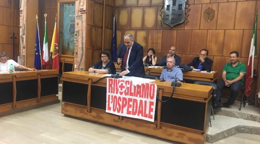 Giarre sprofonda nel baratro. Il dissesto diventa realtà: la città inizia il suo triste percorso