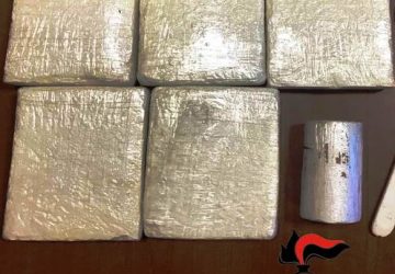 Catania, blitz antidroga: sequestrati oltre 6 Kg di cocaina.In manette una donna. La droga nascosta nell&rsquo;armadio delle figlie