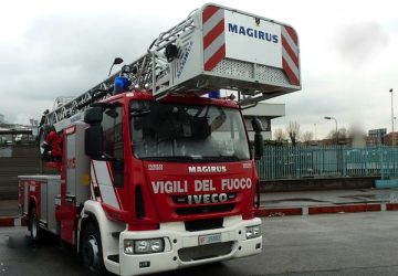Catania, paura al Villaggio Sant&rsquo;Agata per incendio in mansarda