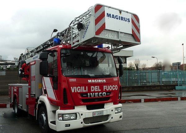 Catania, paura al Villaggio Sant’Agata per incendio in mansarda