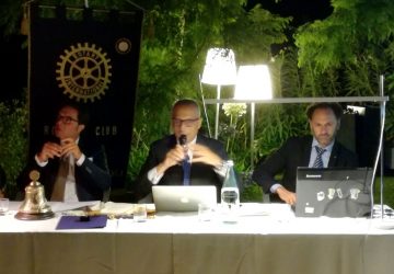 Rotary club Giarre, passaggio della campana