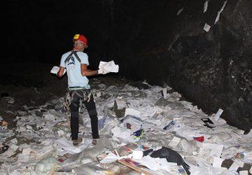 Belpasso, scoperta grotta usata come discarica di posta. Il sindaco Motta: &ldquo;Fatto gravissimo&rdquo;