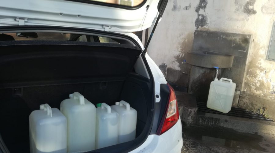 Giarre, di nuovo in emergenza idrica. Tubazione rotta in via Manzoni. Santa Maria la Strada senza autobotte