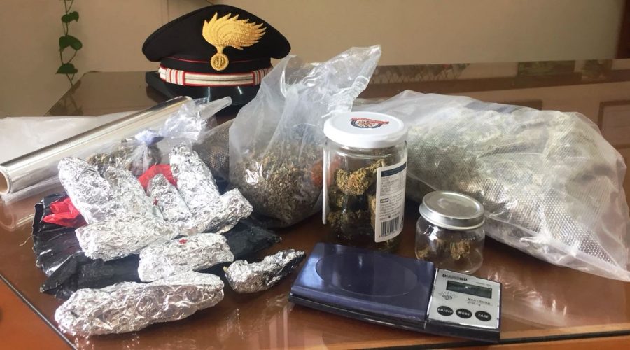 Pedara, coppia di conviventi pizzicata con un chilo di marijuana: arrestati
