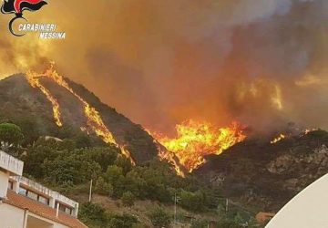 Provocò un incendio che ha distrutto più di 500 ettari di vegetazione: arrestato FOTO