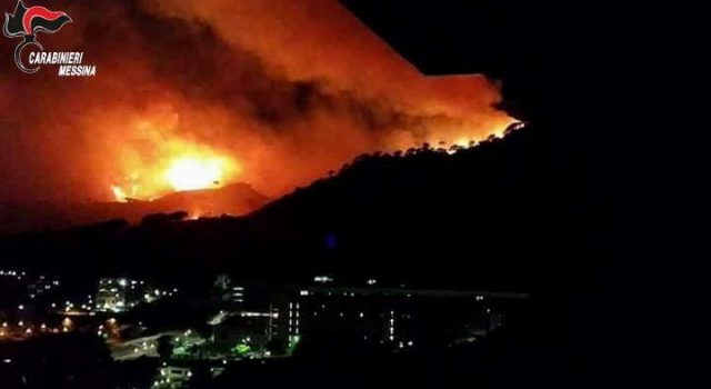 Provocò un incendio che ha distrutto più di 500 ettari di vegetazione: arrestato FOTO