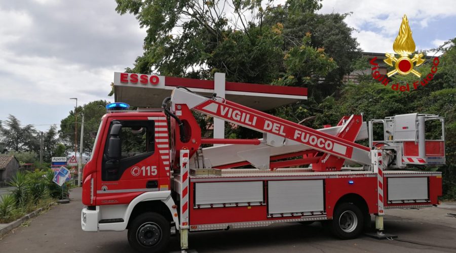 Ancora interventi dei Vigili del fuoco a Catania, Acireale, Trecastagni e Sant’Alfio