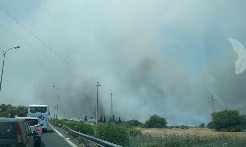 Catania, vasto incendio sterpaglie a ridosso della Tangenziale